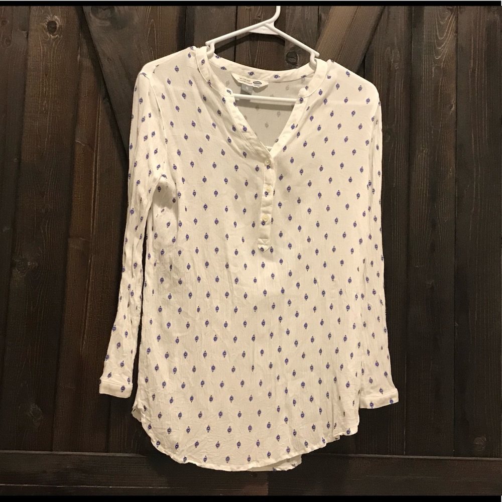 Cute button down white and blue shirt
